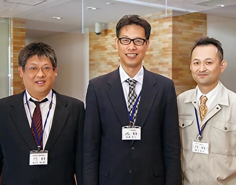 左から 総務課 総務係 佐々木 桃太郎さま 営業課 料金係長 福嶋 浩之さま 営業課 管理係 青谷 幹生さま