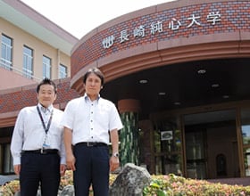 施設課 情報システム管理担当 森 幸喜さま(写真右)
