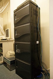 光電話の導入で、社内全体の回線を効率的に運用。