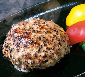 人気No.1、老舗肉屋の特上ハンバーグ 黒毛和牛の肉汁が口の中いっぱいに溢れる