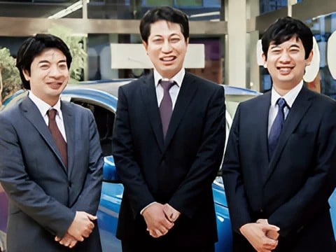 営業担当の佐藤とともに。